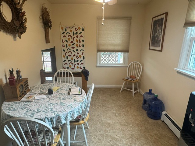 Kitchen eating area