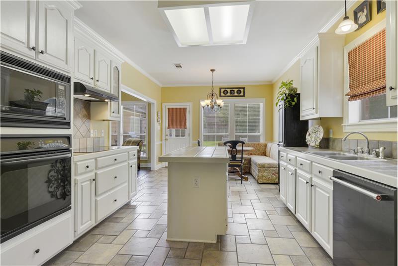 Spacious kitchen with all new appliances