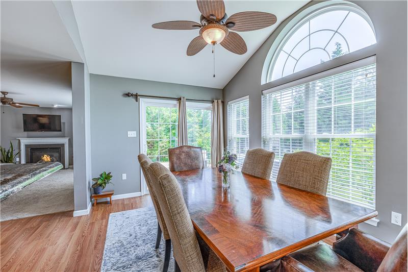 Bright Sunroom/Breakfast Room