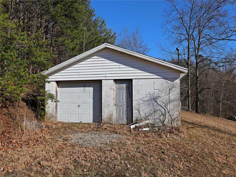 Property pictures of 3528 Howells Mill Rd, Ona, WV 25545, USA Ona, WV