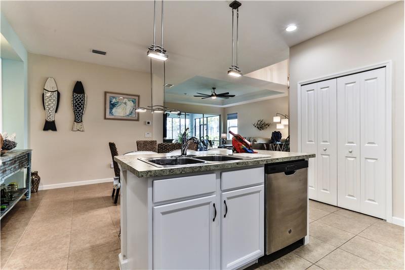 KITCHEN ISLAND