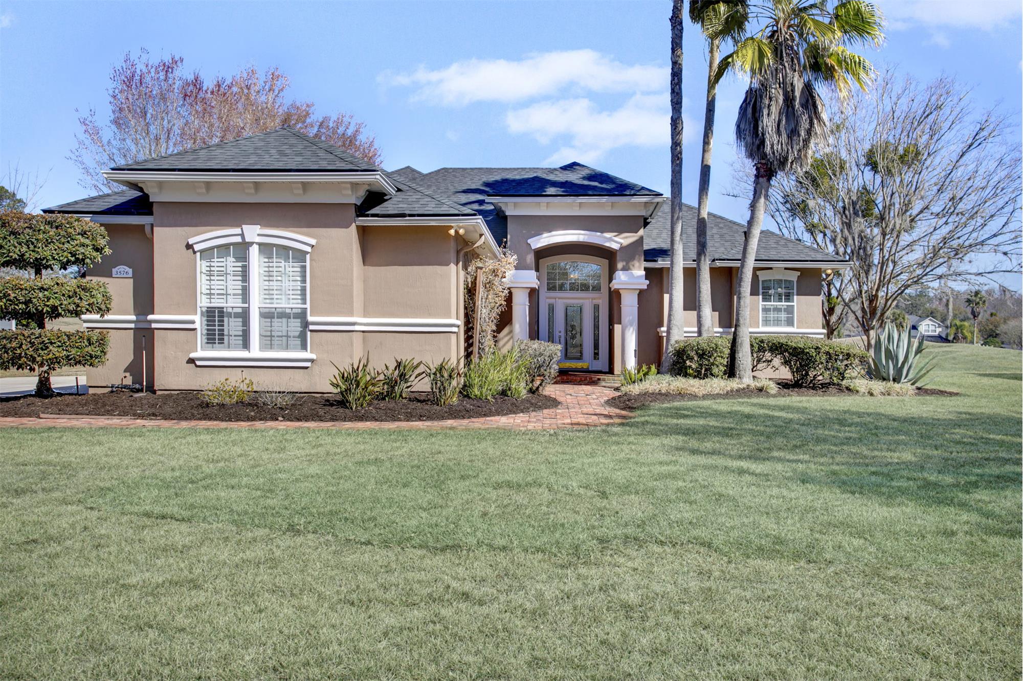 https://realbird.blob.core.windows.net/rb-photos/3576-barton-creek-circle-green-cove-springs-fl-32043_F4F4B8F2_648680_639174929460655190_80x60.jpg