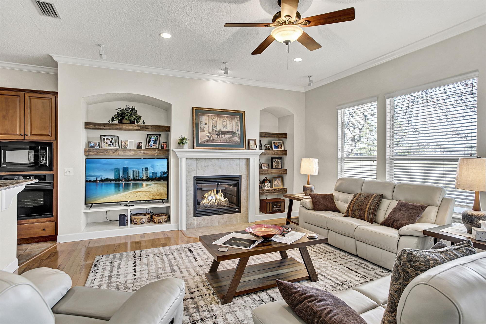 https://realbird.blob.core.windows.net/rb-photos/3576-barton-creek-circle-green-cove-springs-fl-32043_F4F4B8F2_648680_639174929510968453_80x60.jpg