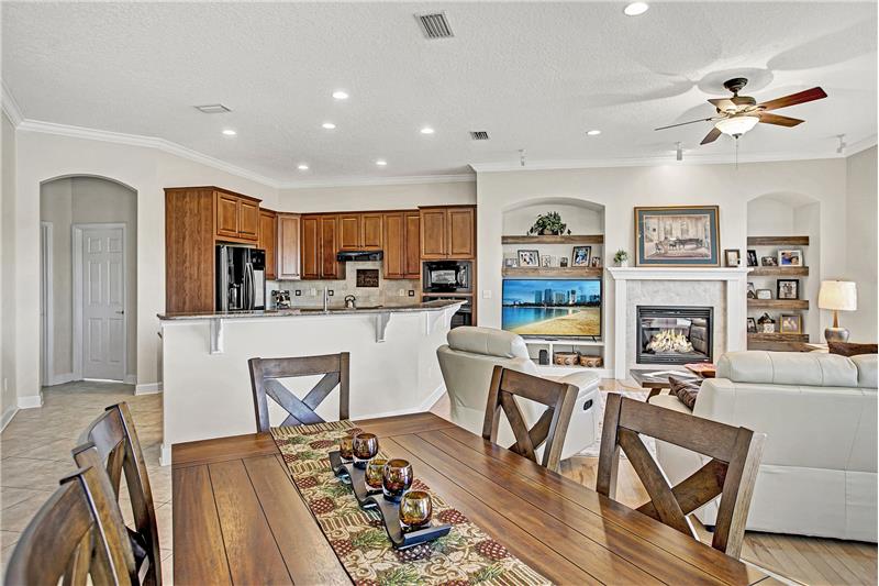 Kitchen with Breakfast area