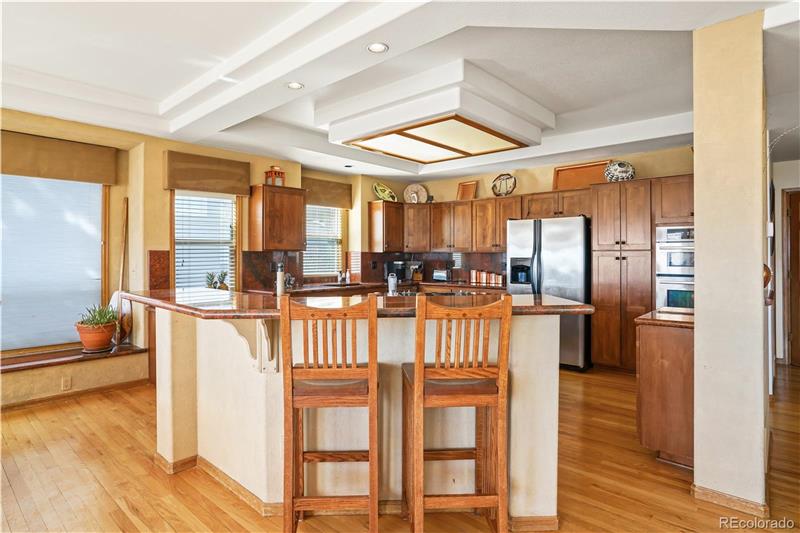 Breakfast bar on 2nd kitchen island