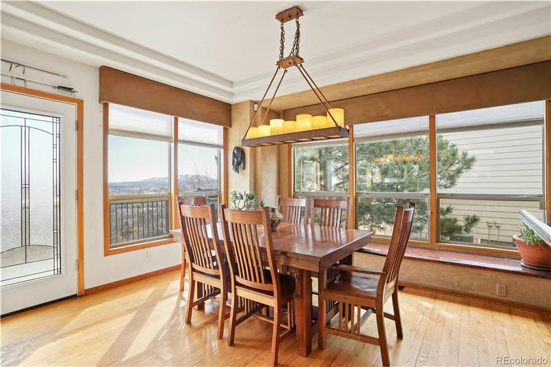 Eating area of kitchen - no need to use Formal Dining Room