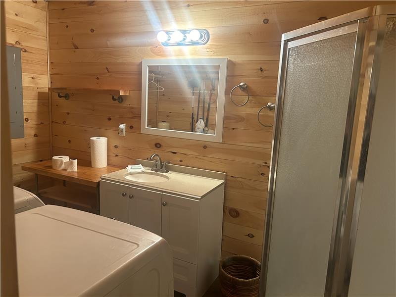 Bathroom/Laundry Room Combo