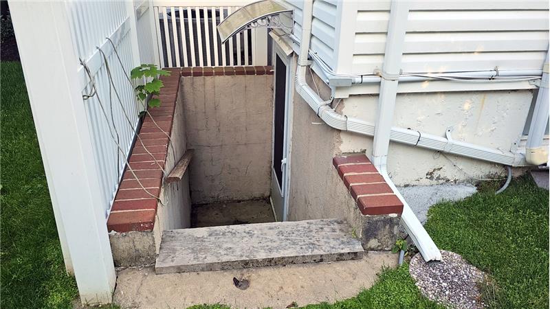 Seperate Basement Entrance