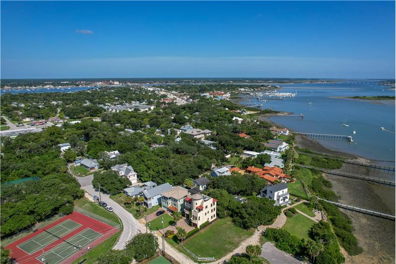 Lighthouse Park Tennis Courts