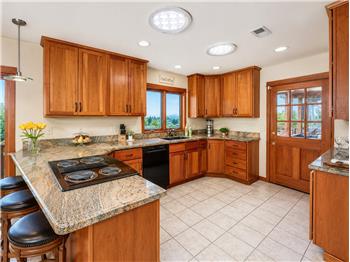 Lots of Granite countertop space