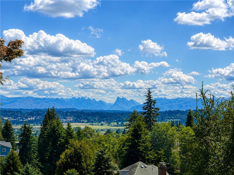 Beautiful easterly views of the Cascade Mountain range.