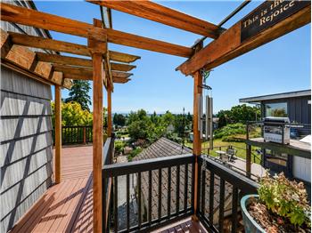 Picture taken from a bump out on the side deck for a BBQ.
