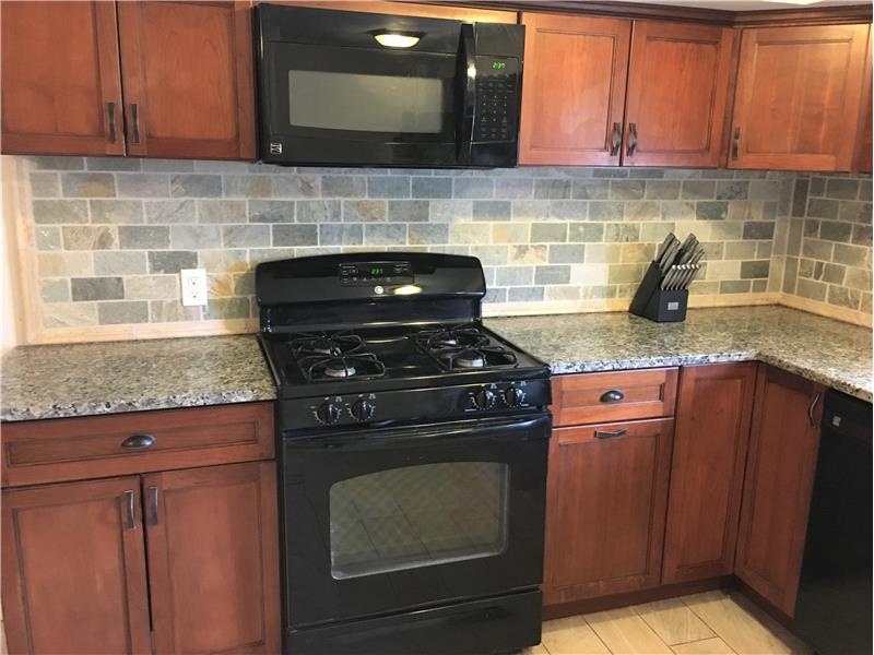 Updated Granite, tile, wood cabinetry in Eat in kitchen