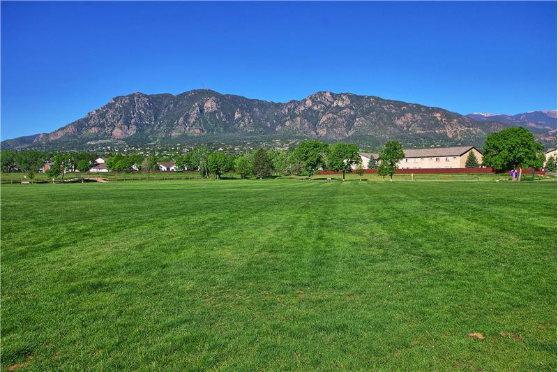 Walking distance to Cheyenne Meadows Park