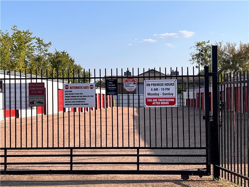 Balch Springs-New Gate Pad, New Doors, All New Security Lights & Cameras, & Newly Painted