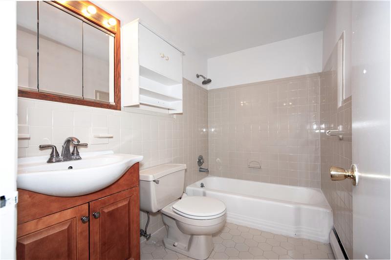 383 Lakeside Road 201, Ardmore, PA 19003