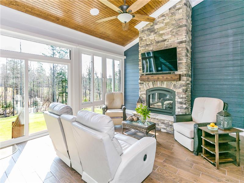 Enclosed Porch - Gorgeous Views & Fireplace