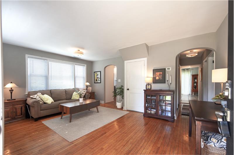 Rent 384 Old Eagle School Road Living Room