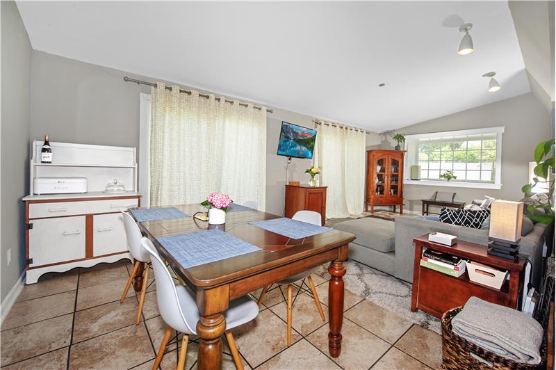 Rent 384 Old Eagle School Road Dining Area