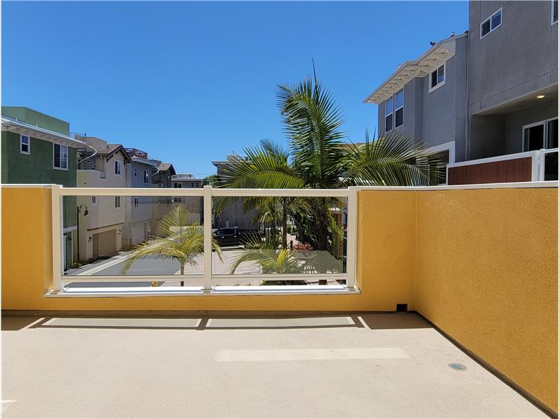 Main Living Area Deck, making entertaining that much easier...
