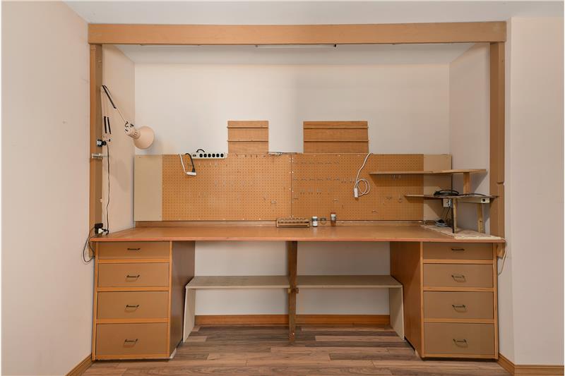 Built-in workspace stays so you can jump right in on your next project.