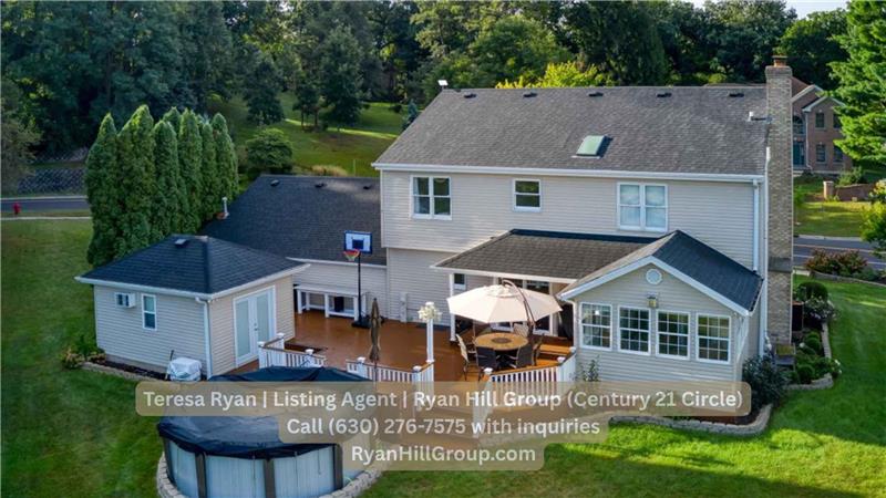 4 River Bend Road provides convenient access to Route 25, U.S. Route 30, downtown Montgomery IL