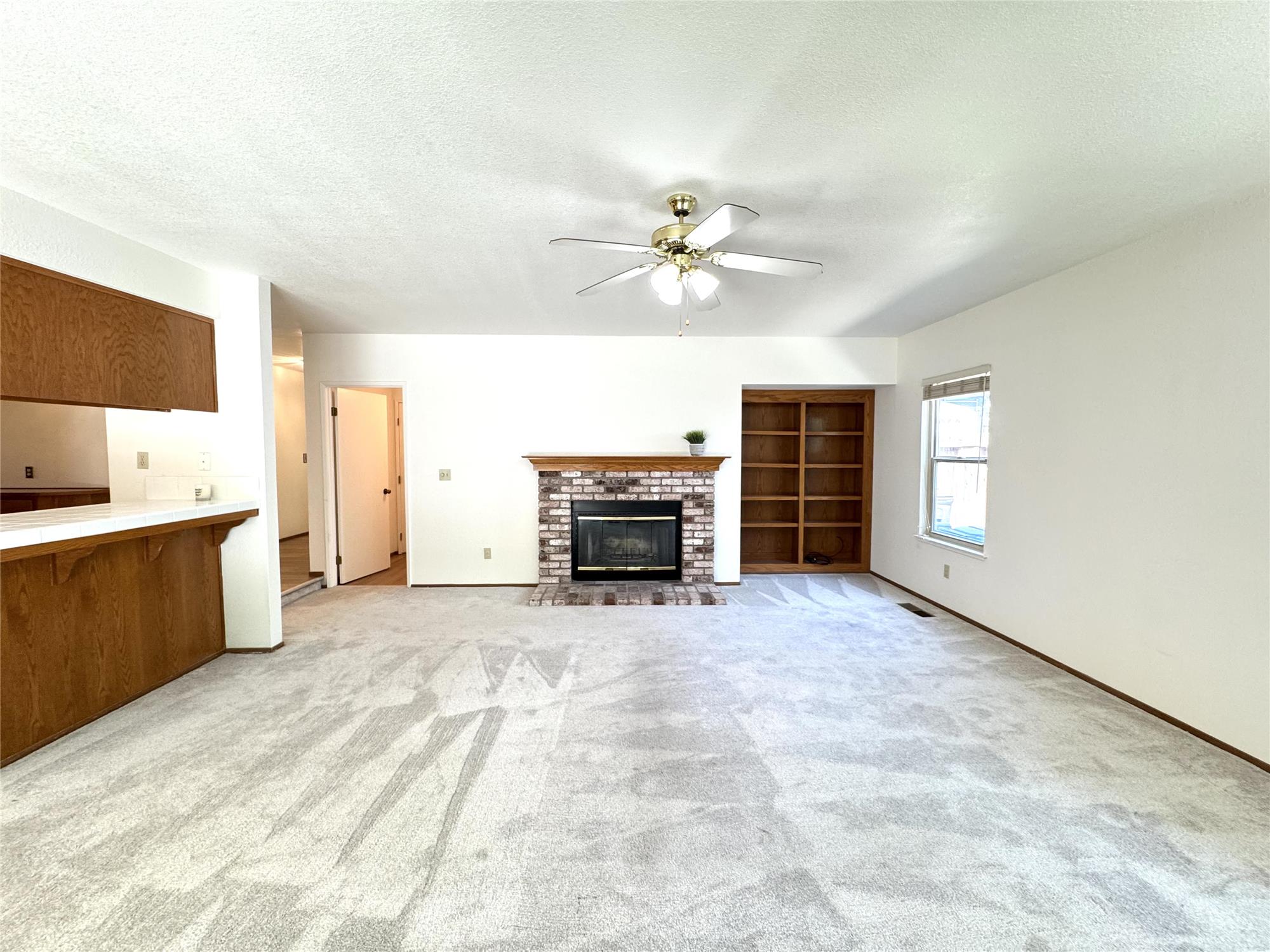 https://realbird.blob.core.windows.net/rb-photos/401-oakwood-drive-fairfield-ca-94534_F3B9B8D5_641229_638849062033787083_80x60.jpg