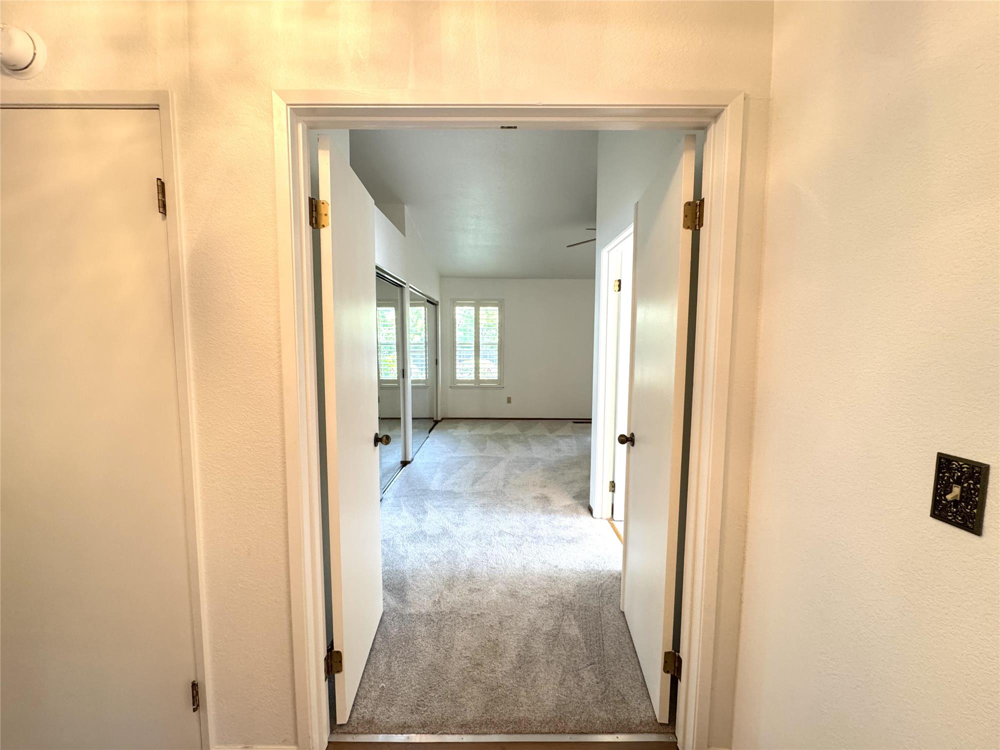 https://realbird.blob.core.windows.net/rb-photos/401-oakwood-drive-fairfield-ca-94534_F3B9B8D5_641229_638849062078031579_80x60.jpg