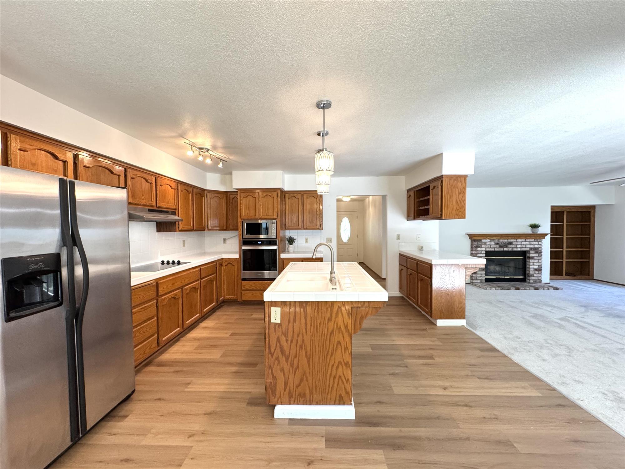 https://realbird.blob.core.windows.net/rb-photos/401-oakwood-drive-fairfield-ca-94534_F3B9B8D5_641229_638849062109916328_80x60.jpg