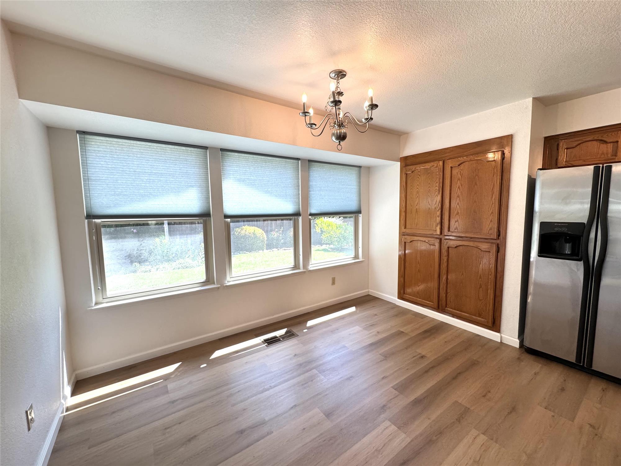 https://realbird.blob.core.windows.net/rb-photos/401-oakwood-drive-fairfield-ca-94534_F3B9B8D5_641229_638849062125896300_80x60.jpg