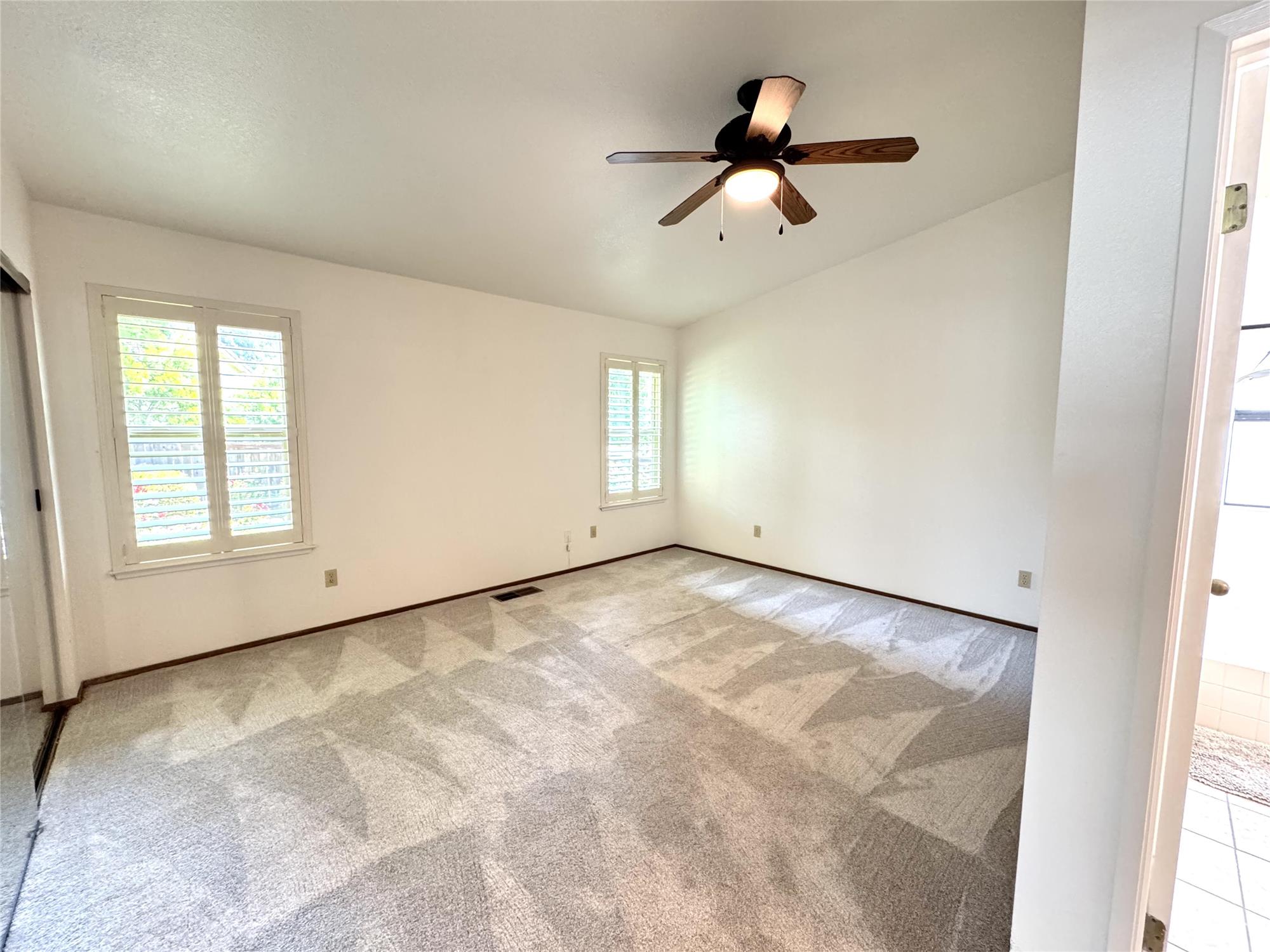 https://realbird.blob.core.windows.net/rb-photos/401-oakwood-drive-fairfield-ca-94534_F3B9B8D5_641229_638849062226776409_80x60.jpg