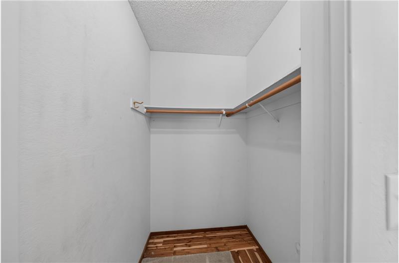 Bedroom 2 - Large Closet