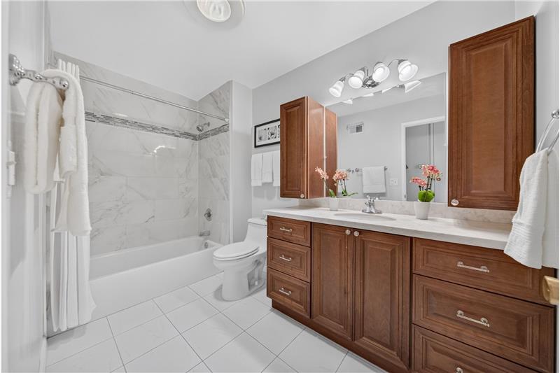 Full Hall Bathroom - Shower Over Tub