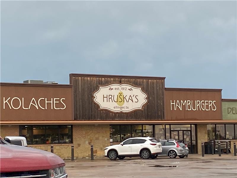 Hruskas in Ellinger 3 blocks away