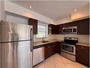 Primary listing photos for listing ID 640866