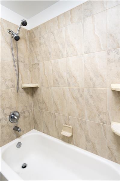 Fully-tiled bath surround