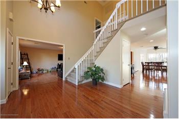 Primary listing photos for listing ID 571138