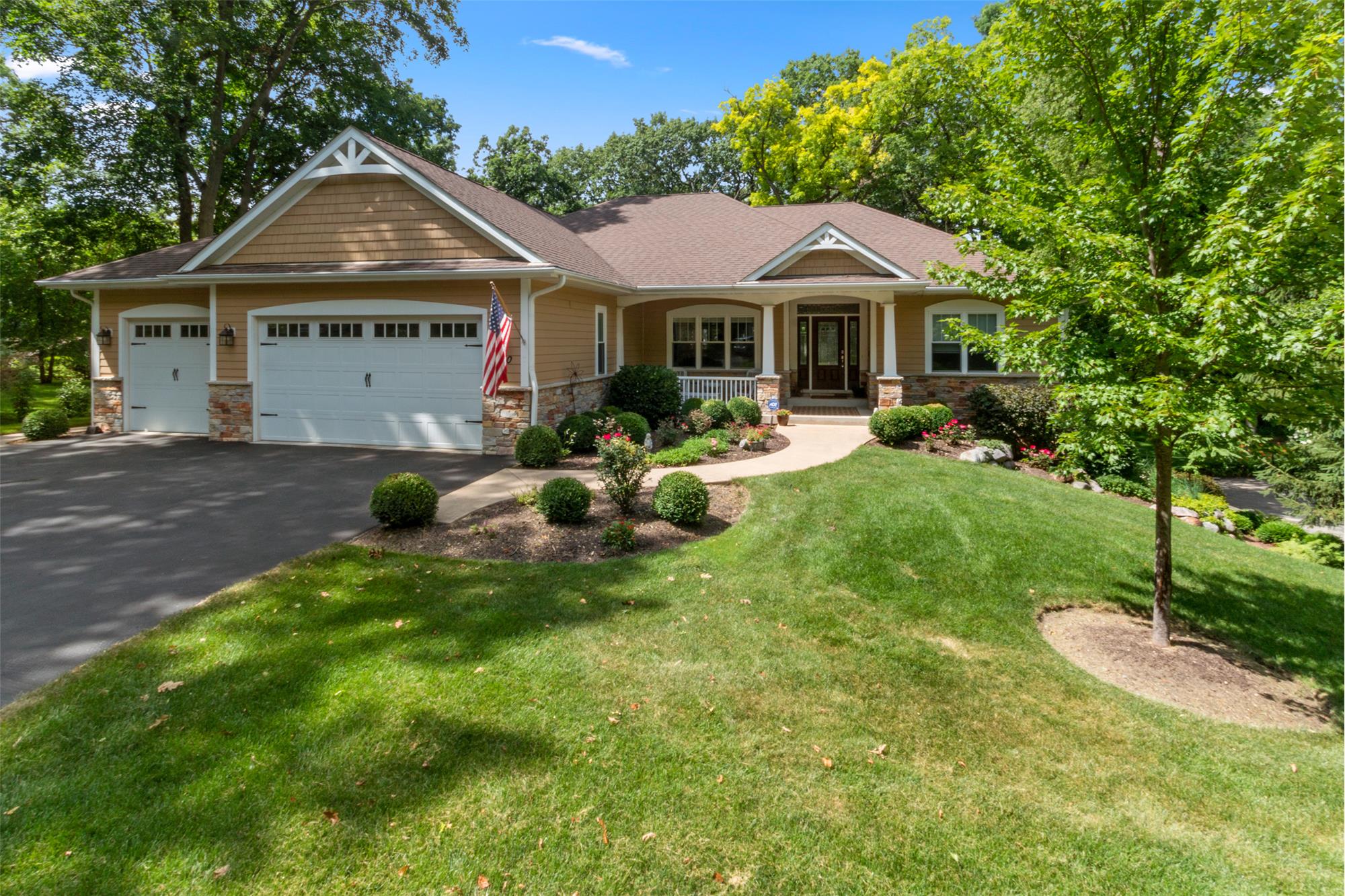 410 Hillcrest Drive, Fontana, WI