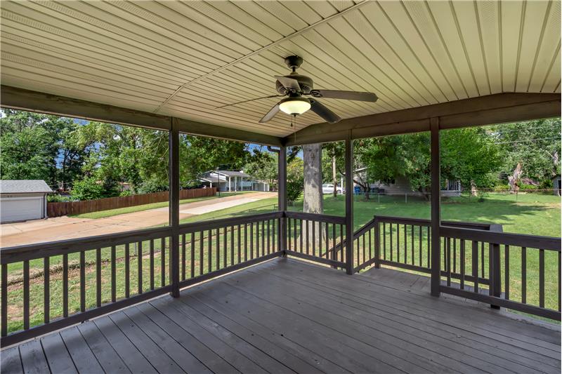 Great area for morning coffee or a cold drink at night to relax!