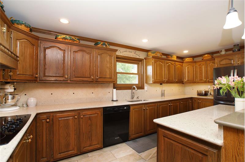 Ample cabinets