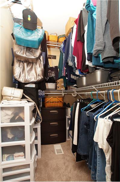 Walk in closet 2 in maser bedroom