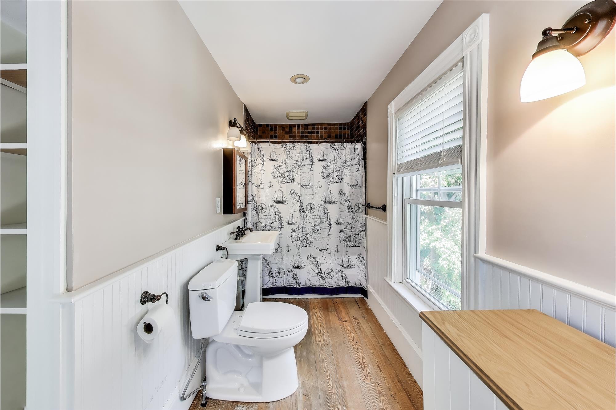 https://realbird.blob.core.windows.net/rb-photos/417-washington-st-norwood-ma-02062_O8W4T8F2_641632_638873374420018387_80x60.jpg