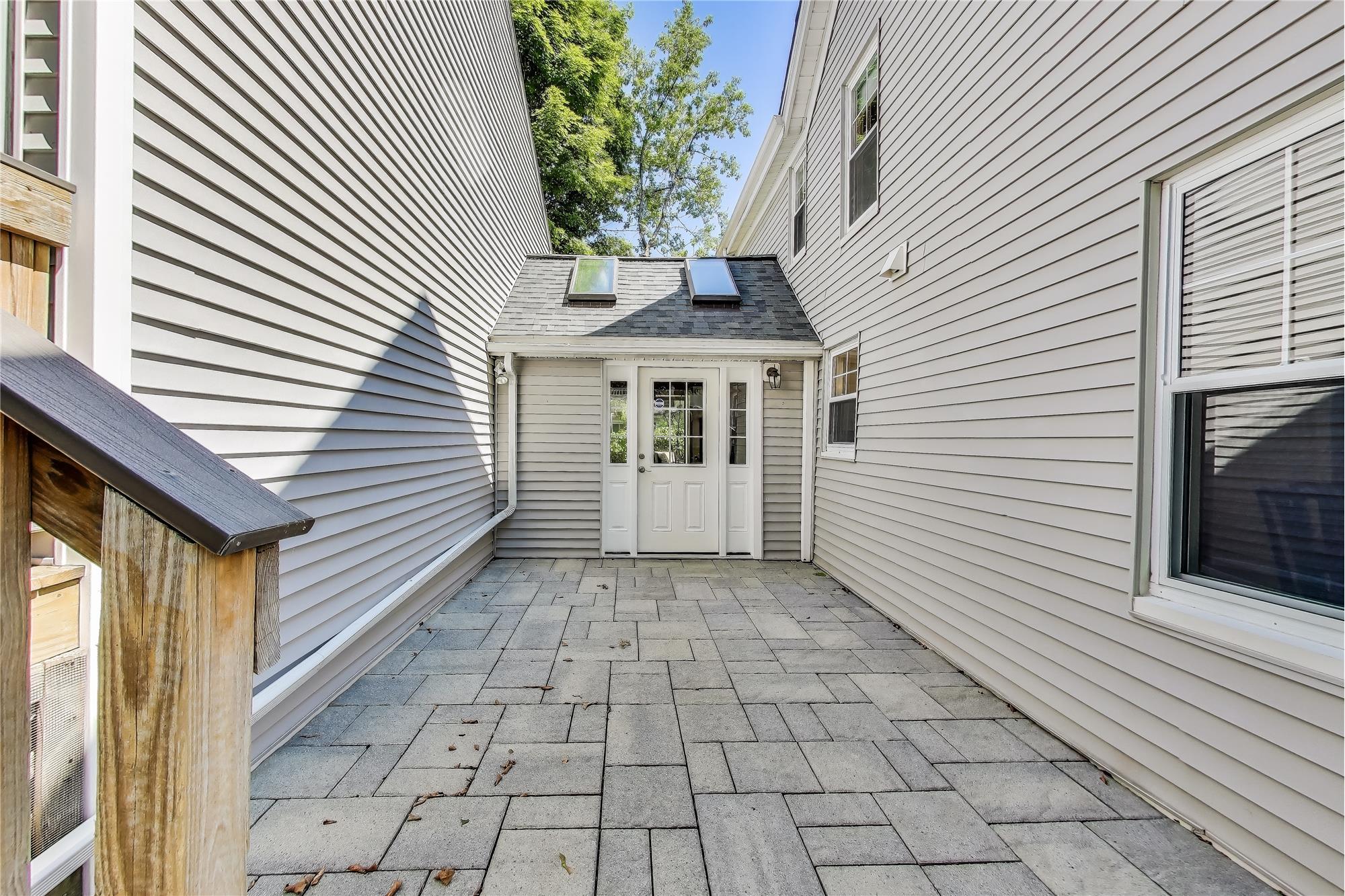 https://realbird.blob.core.windows.net/rb-photos/417-washington-st-norwood-ma-02062_O8W4T8F2_641632_638873376371811364_80x60.jpg