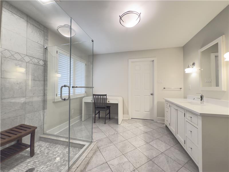 42 Greythorne Woods Circle Primary Bathroom