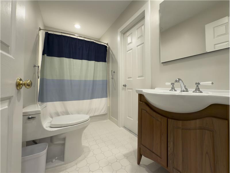 42 Greythorne Woods - Bathroom