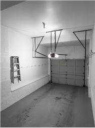 42 Greythorne Woods - Garage