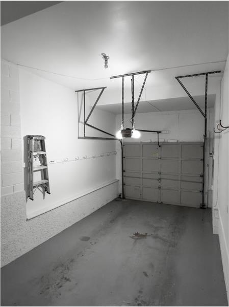 42 Greythorne Woods - Garage