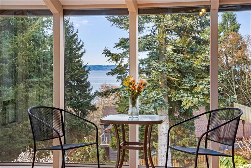 This will be your new favorite spot to read a book or enjoy your morning coffee!