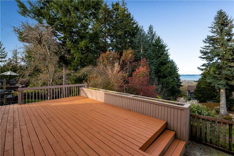 Enjoy your huge deck for those summer nights with the grill