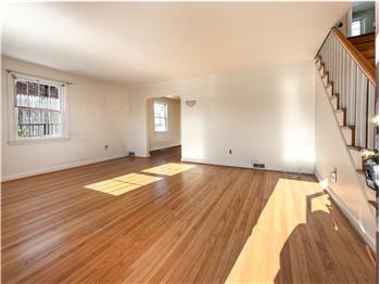 425 Harrington Rd - Living Room